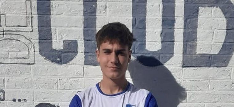 El hijo del goleador dará sus primeros pasos en el ascenso. Foto: Argentino de Rosario