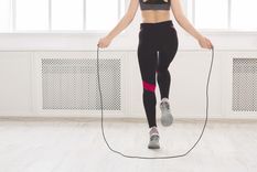 Esto es lo que le pasa a tu cuerpo si saltas la cuerda regularmente Te contamos todos los beneficios de este ejercicio. Foto: Shutterstock