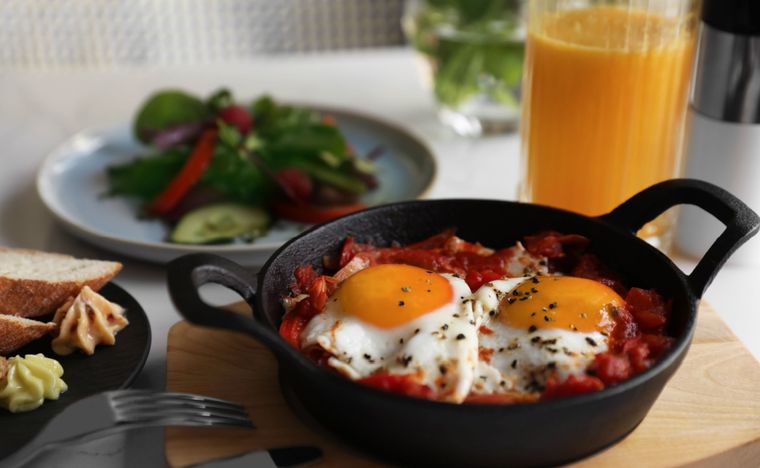 Shakshouka con huevos y tomate Una receta simple y en pocos minutos que realmente te sorprenderá. Foto: Shutterstock