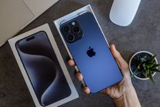 El diseño frontal del iPhone 15 Pro Max mantiene la Dynamic Island mientras los marcos se reducen para alojar una pantalla más grande en la versión posterior.