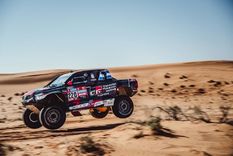 La Toyota de Juan Cruz en el aire. Foto: Instagram