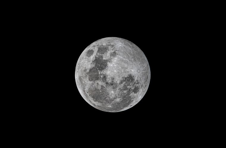 La Luna también puede ser un gran negocio. Foto: Shutterstock