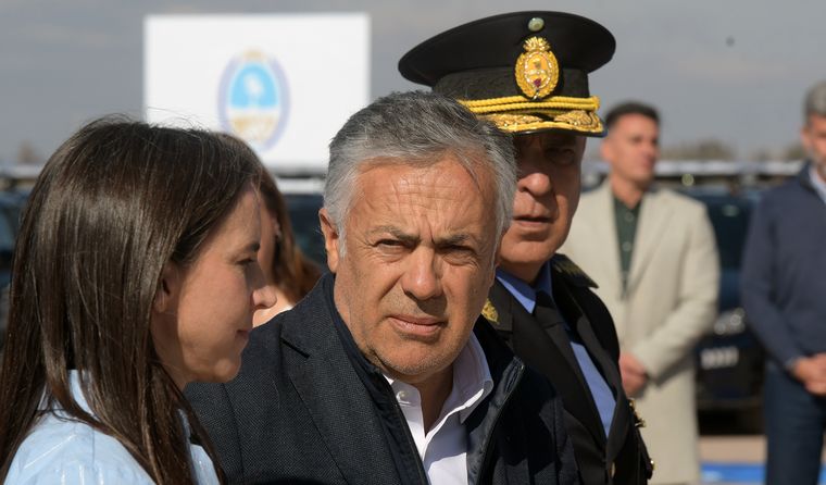 El gobernador Alfredo Cornejo junto a la ministra Mercedes Rus