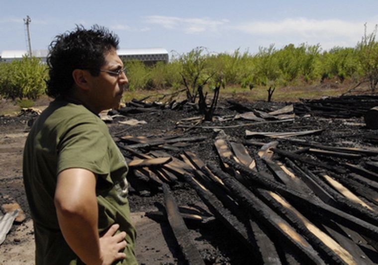 El fuego se consumió totalmente el aserradero en Las Heras. Foto: Marcelo Ruiz / MDZ