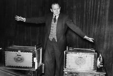 El truco de la mujer cortada en dos es un clásico de la magia que este 17 de enero cumple un siglo.