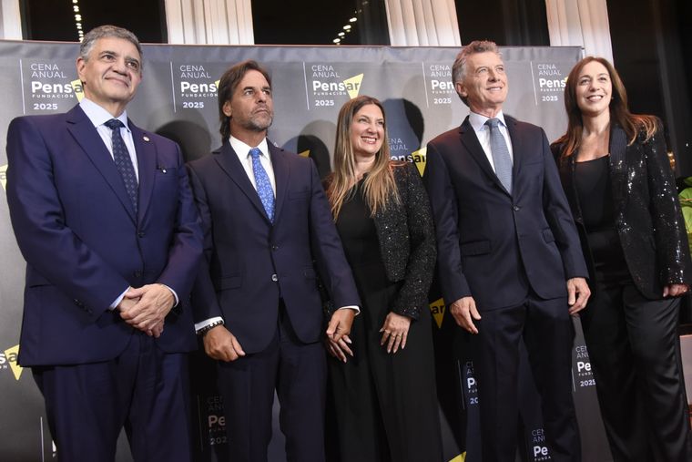 Los máximos representantes del PRO junto a el expresidente de Uruguay, Luis Lacalle Pou. Foto: Juan Mateo Aberastain/MDZ