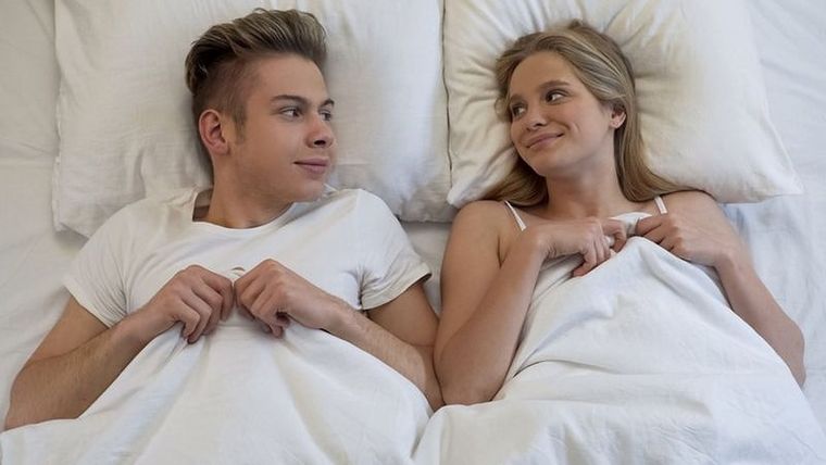 Según un famoso médico de las redes sociales, dormir en pareja es perjudicial para la salud Foto: GETTY IMAGES