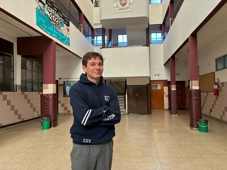 Gastón Díaz cursa el último año del secundario en el Instituto Santa Faz, ubicado en el partido bonaerense de Lanús. Gastón Díaz cursa el último año del secundario en el Instituto Santa Faz, ubicado en el partido bonaerense de Lanús.