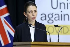 La primera ministra neozelandesa Jacinda Ardern dijo que el coronavirus ha sido eliminado por ahora en el país insular, pero recordó que se seguirán tomando medidas.