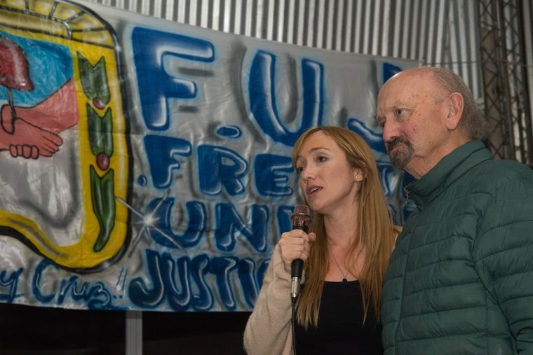 Anabel y su papa Roberto en un acto peronista Foto: Twitter Lucas Ilardo