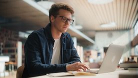Programación, salud y logística lideran las opciones para quienes buscan trabajo estable después de los 30.