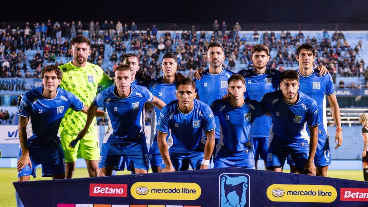 ¡Escándalo! Estudiantes de Río Cuarto hizo limpieza en el plantel y no tuvo filtros para comunicar los motivos