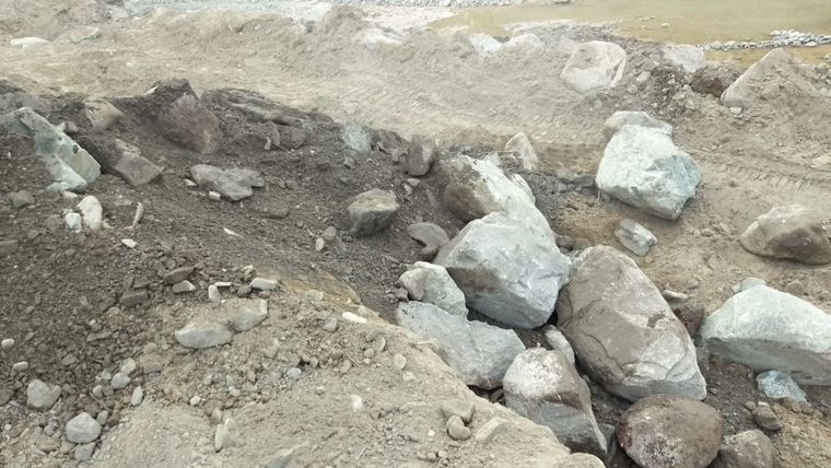 Las lluvias provocaron el colapso de un salto y de un lateral. Las lluvias provocaron el colapso de un salto y de un lateral.