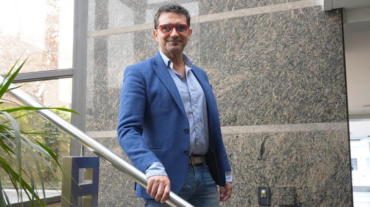 Diego Chaher, el hombre de Santiago Caputo a cargo de las privatizaciones de empresas públicas, votó en contra de Demian Reidel en la interna de Nucleoeléctrica. Diego Chaher, el hombre de Santiago Caputo a cargo de las privatizaciones de empresas públicas, votó en contra de Demian Reidel en la interna de Nucleoeléctrica.