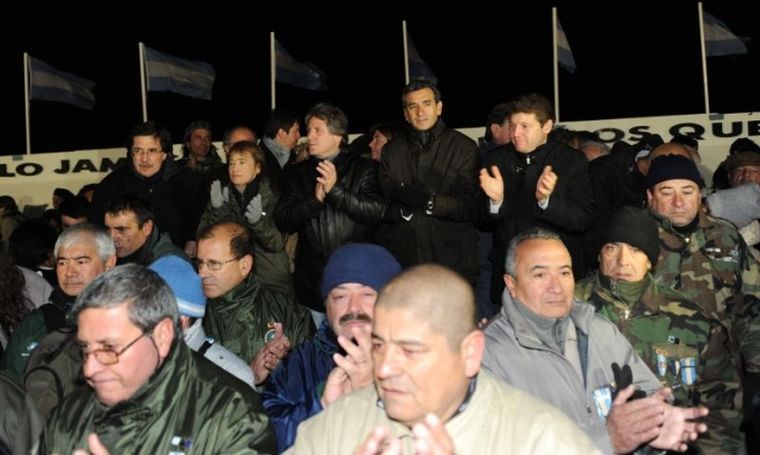 Algunos de los veteranos de Malvinas presentes en Río Grande. Foto: Télam.
