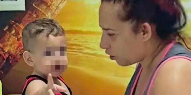 Un niño de dos años recibió el trasplante de un corazón quemado en Nápoles y se encuentra en coma.