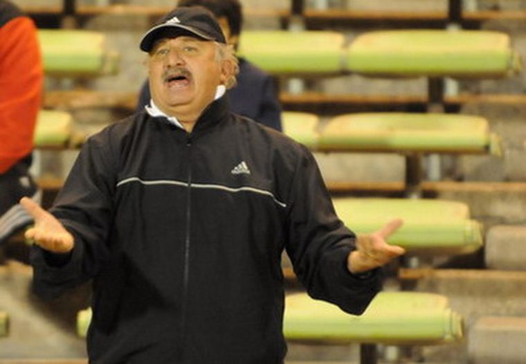 Sperdutti le bajó el pulgar a Silvio Carrario. Foto: MDZ