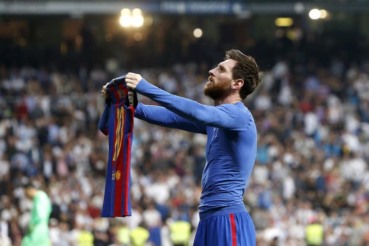 El icónico festejo de Messi frente a los hinchas del Real Madrid en el Bernabéu. El icónico festejo de Messi frente a los hinchas del Real Madrid en el Bernabéu.