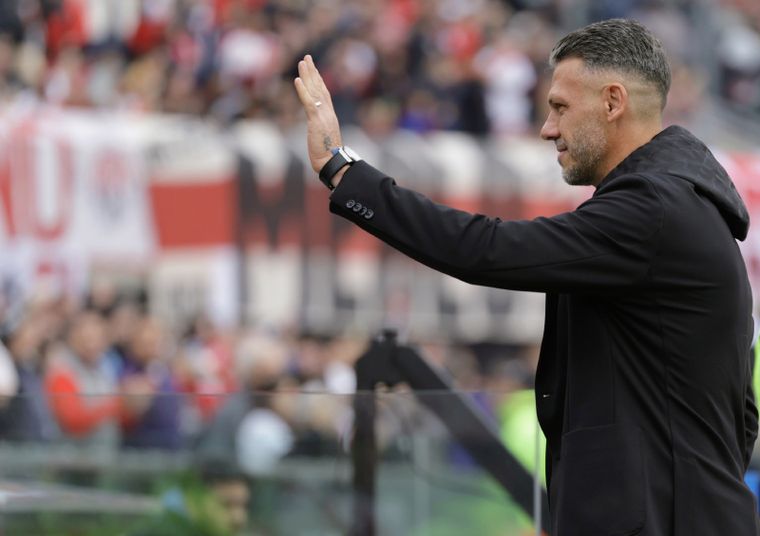 Martín Demichelis reapareció en River.