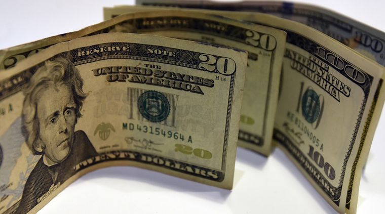 La compra de dólares a través de home banking todavía no se activa. Foto: ALF PONCE / MDZ