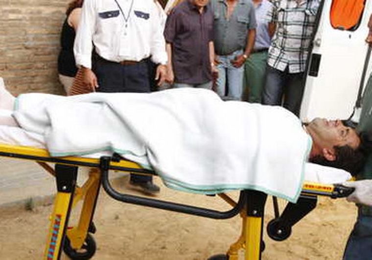 Momento en que Vegas era trasladado el hospital.