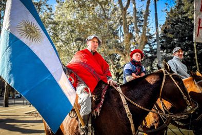 MDZol | Los manifestantes que llegaron a la Municipalidad de General Pueyrredon Foto: X @diegoasgarcia