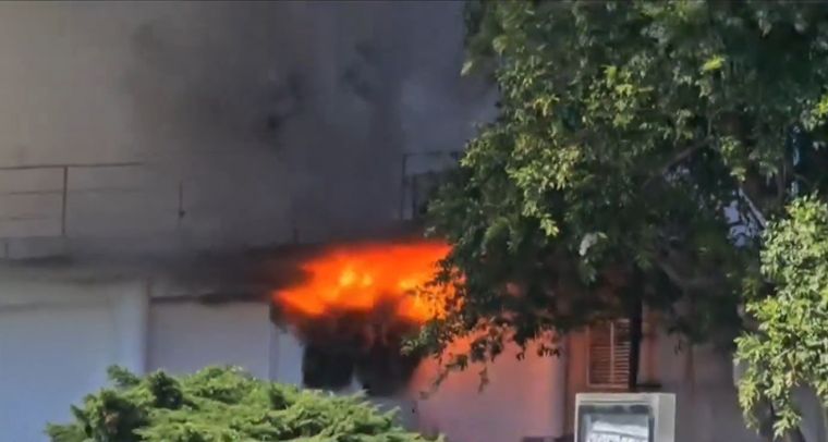 El foco del incendio en el Edificio Libertad de la Armada Argentina. El foco del incendio en el Edificio Libertad de la Armada Argentina.
