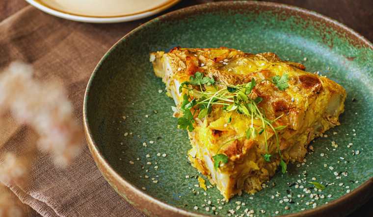 En Espa&ntilde;a, la receta de tortilla de calabac&iacute;n compite con la tradicional tortilla de patatas por su ligereza y rapidez de cocci&oacute;n.