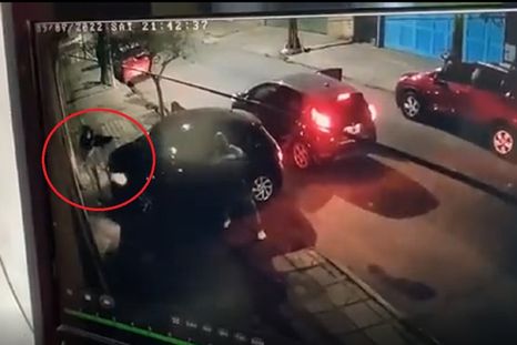 La violenta secuencia fue viralizada en redes sociales