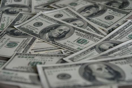 Pese a la relativa estabilidad macroeconómica, a diario los argentinos siguen pendientes de la cotización del dólar en sus distintas versiones. Pese a la relativa estabilidad macroeconómica, a diario los argentinos siguen pendientes de la cotización del dólar en sus distintas versiones.