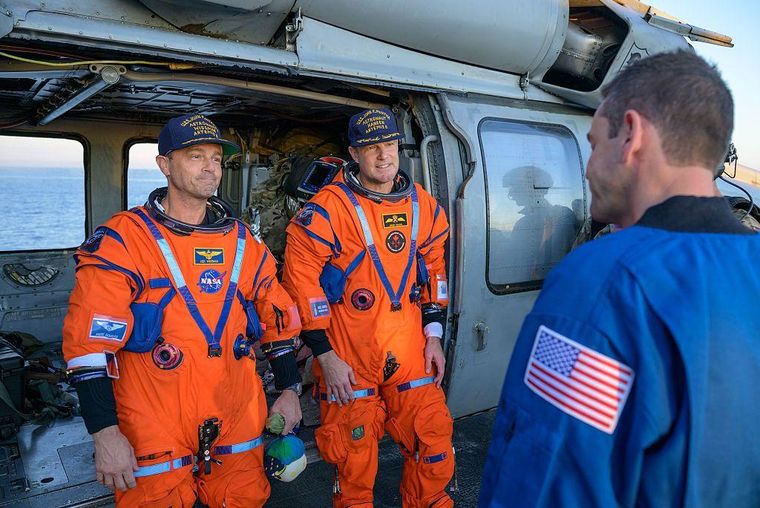 Misión cumplida del comandante Reid Wiseman (izq.) y el astronauta canadiense Jeremy Hansen.