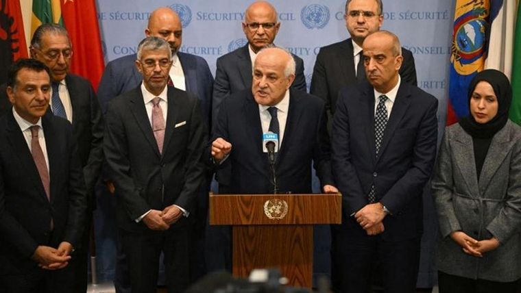 El representante palestino ante la ONU habla tras la votación de este martes. Foto: GETTY IMAGES