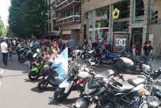 Los motociclistas se ubicaron en la esquina de avenida Pueyrreedón y avenida Las Heras