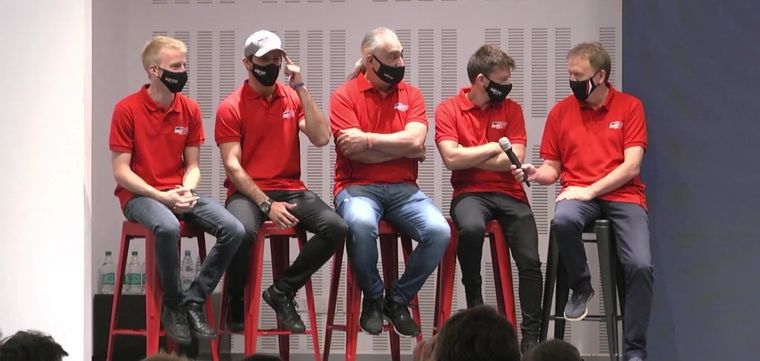 La marca presentó el Camry para la temporada 2022 Foto: Twitter @actcargentina