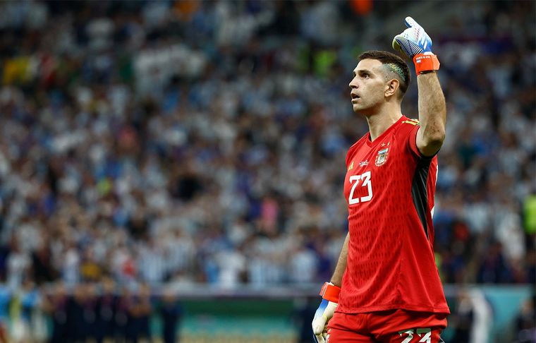 Dibu Martínez El arquero argentino y una picante arenga antes de jugar con Países Bajos. Foto: EFE
