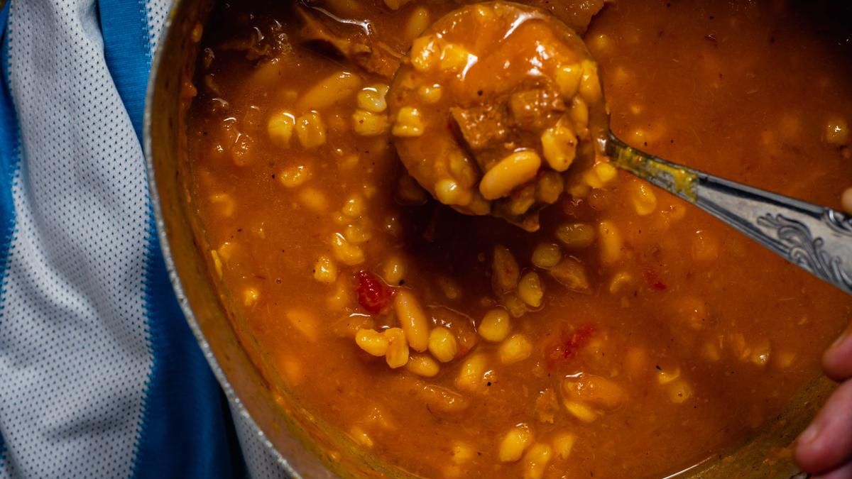 Tomá lista y adelantate al 1 de mayo: receta auténtica de locro argentino