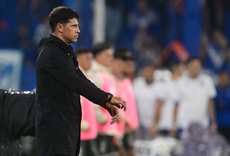 Sebastián Domínguez renunció a su cargo como DT en Vélez. Foto: FotoBaires