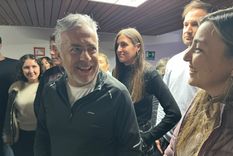 El gobernador Alfredo Cornejo votó en la Facultad de Ciencias Políticas y Sociales de la UNCuyo.