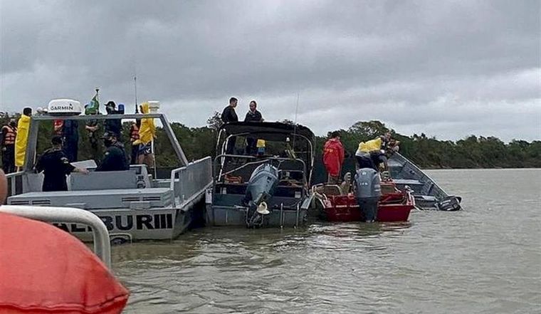 El barco - hotel que se usaba para pescar se hundió por la tormenta y hay 6 muertos