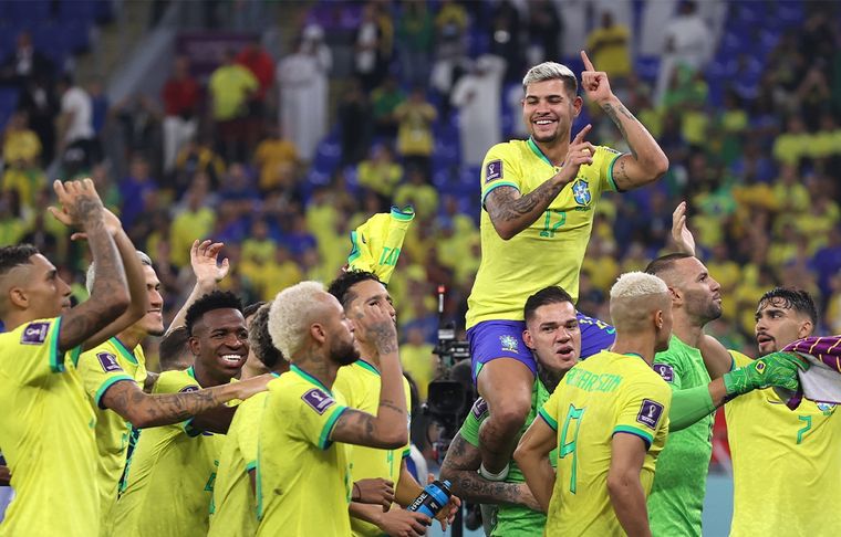 Brasil - Corea El festejo de la Canarinha tras golear a Corea del Sur. Foto: EFE