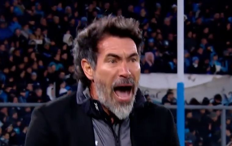 Eduardo Domínguez festejó con euforia el triunfo ante Racing