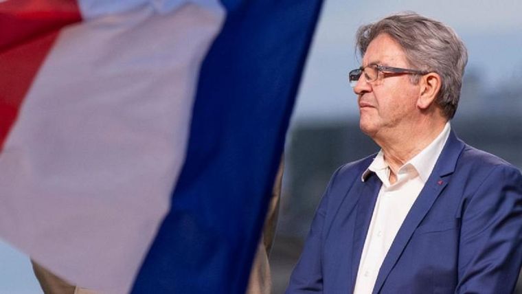 El líder de la izquierda radical Jean-Luc Mélenchon se apresuró a proclamar su victoria. Foto: EPA
