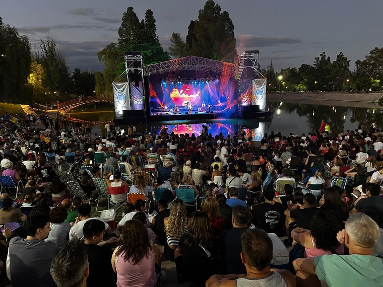 Así se vivió la primera noche de Vino Blues en Mendoza. Así se vivió la primera noche de Vino Blues en Mendoza.