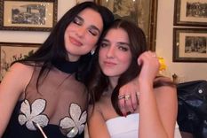 Luciendo transparencias, la hermana menor de Dua Lipa desata furor en redes