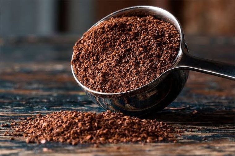 No hay que desechar el café. No hay que desechar el café.