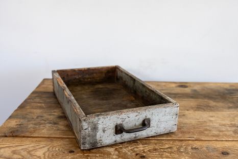 La madera del cajón es un excelente recipiente para las plantas del jardín. Foto: Shutterstock La madera del cajón es un excelente recipiente para las plantas del jardín. Foto: Shutterstock