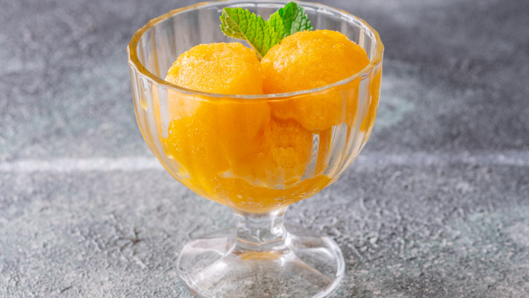 El sorbete de limón tiene su origen en antiguos postres helados del Mediterráneo. El sorbete de limón tiene su origen en antiguos postres helados del Mediterráneo.