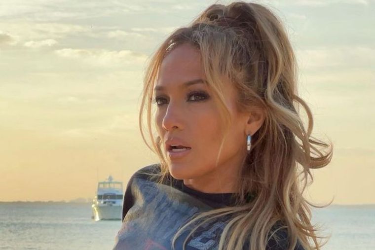 Jennifer Lopez, Jlo, Instagram