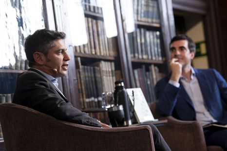 En su primera presentación en España, presentando su libro en el que repasa las teorías económicas de Keynes a Smith. En su primera presentación en España, presentando su libro en el que repasa las teorías económicas de Keynes a Smith.