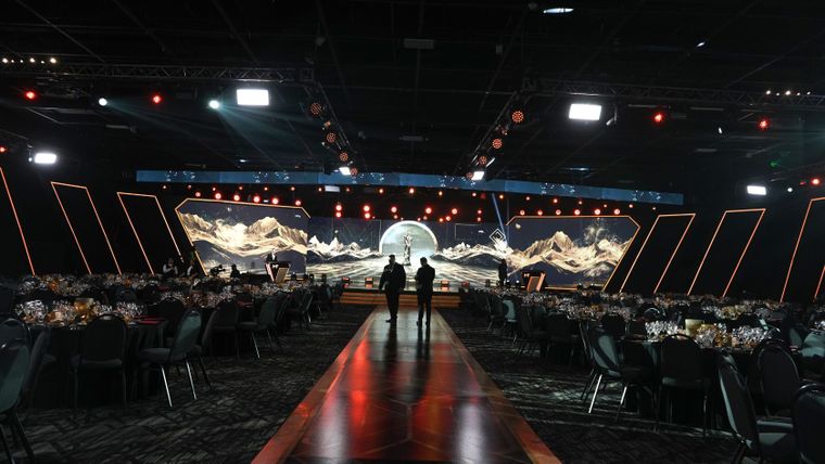 Filtran el fogoso encuentro íntimo entre dos famosos en los Premios Martín Fierro.